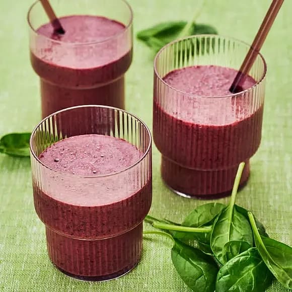 Smoothie med blåbär och dold spenat