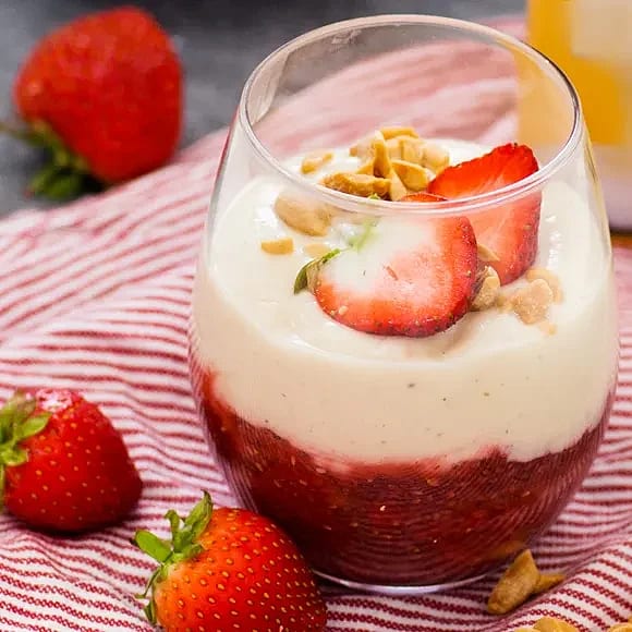 Smoothie med jordnötssmör, sylt och banan