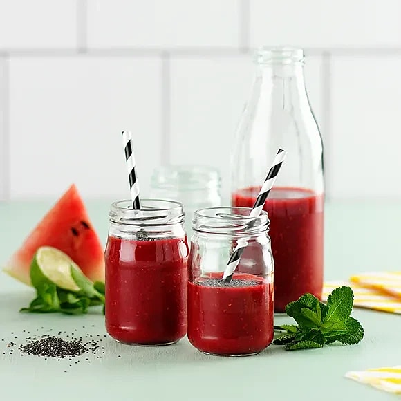 Smoothie med vattenmelon, jordgubbar och mynta