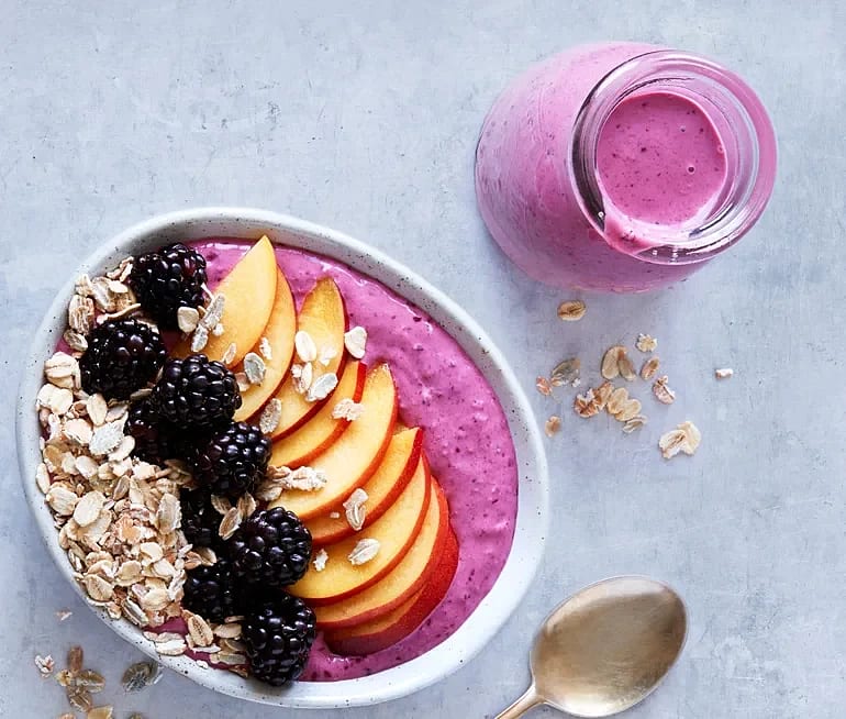 Smoothiebowl med björnbär