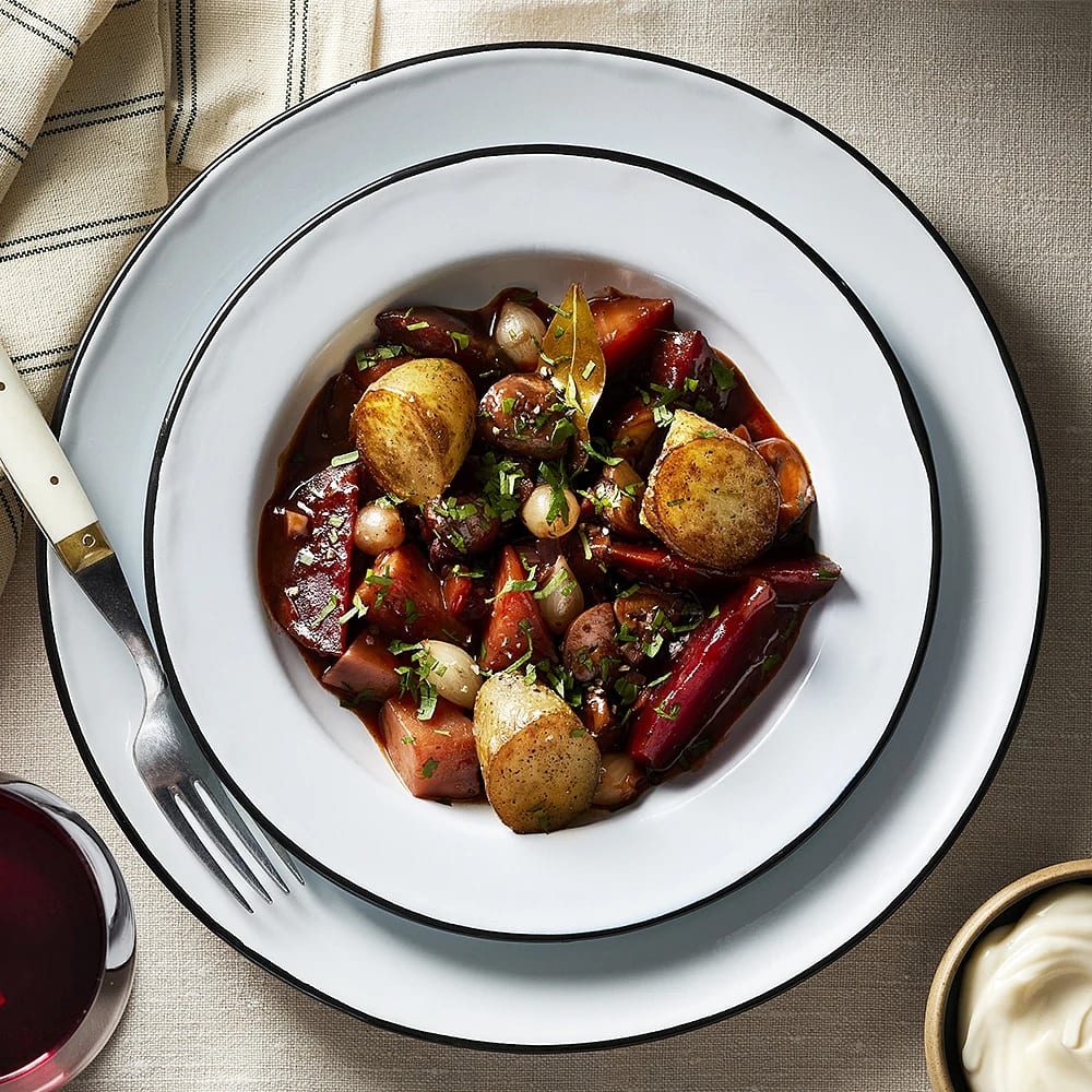 Snabb boeuf bourgignon på rödbetor