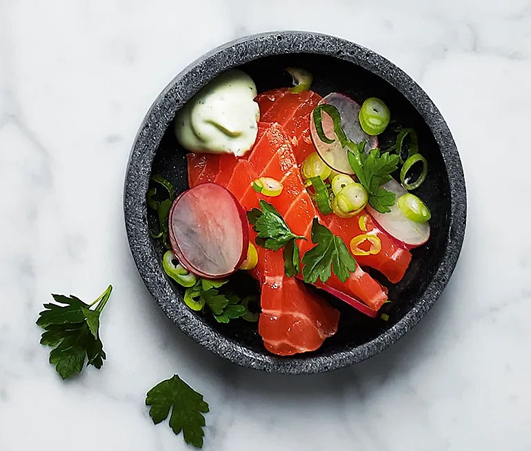 Snabbgravad ingefärslax med koriandermajonnäs