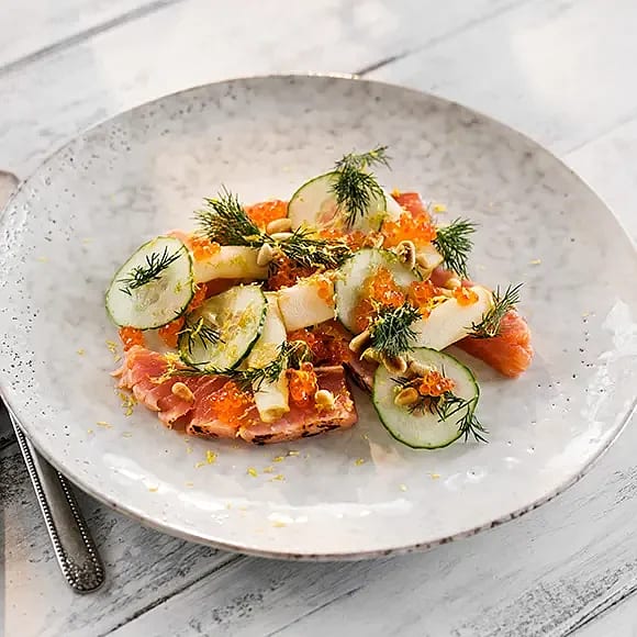 Sotad lax med picklat äpple och brynt smör