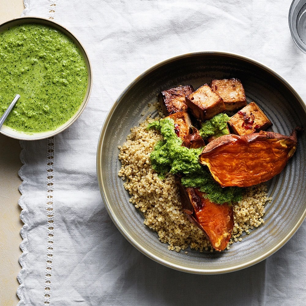 Sötpotatis i ugn med quinoa och marinerad tofu