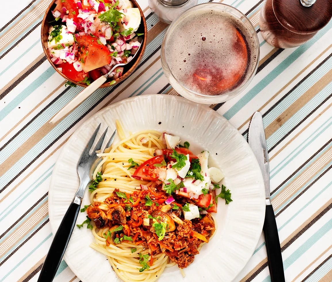 Spagetti Bolognese med mozzarellasallad