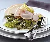 Sparris med rökt kalkonbröst och limevinägrett