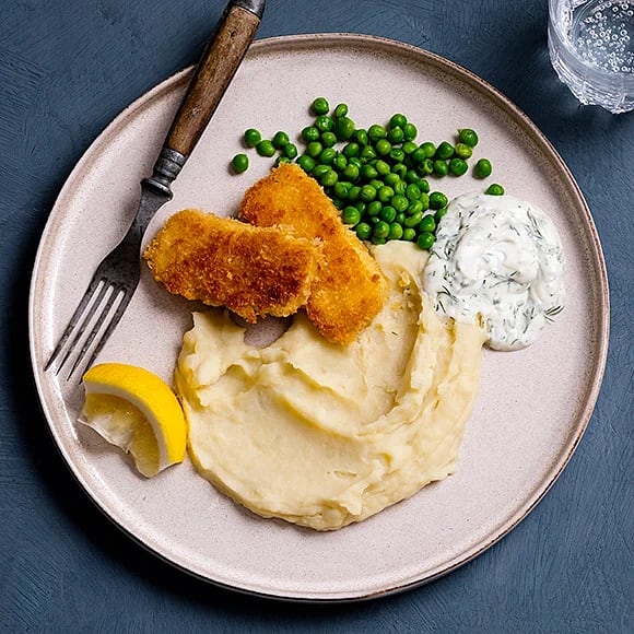 Sprödbakad tofu med potatismos, dillsås och ärter