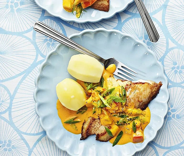 Stekt fisk och vitvinssås med saffran