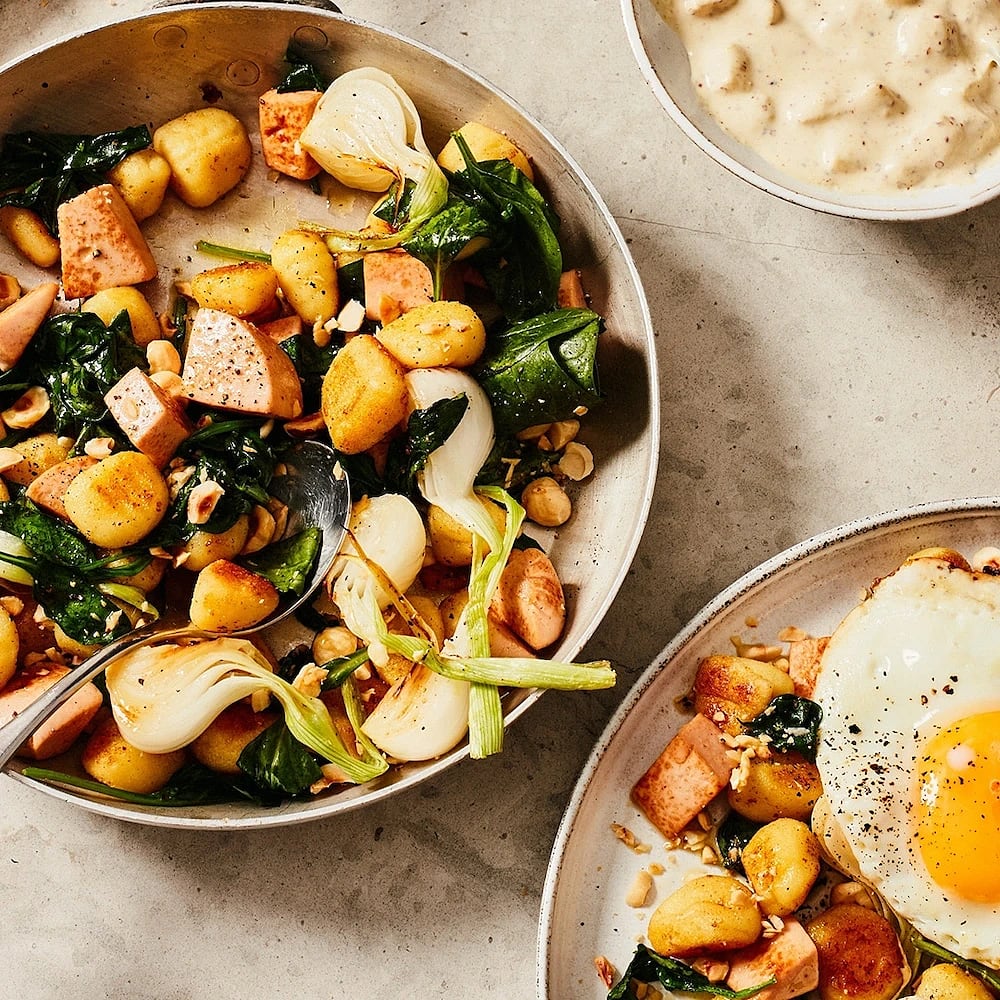 Stekt gnocchi med vegokorv och senapskräm