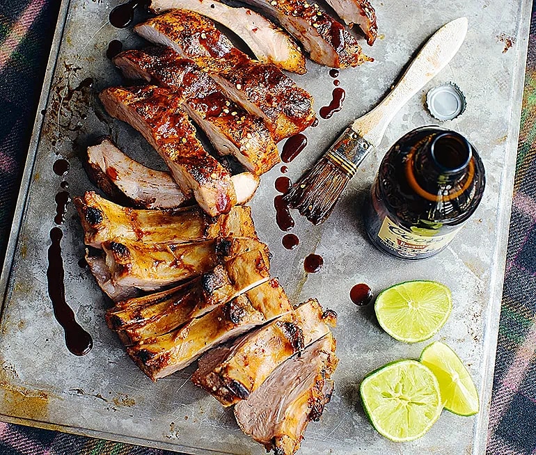 Sticky ribs med hemgjord BBQ-sås