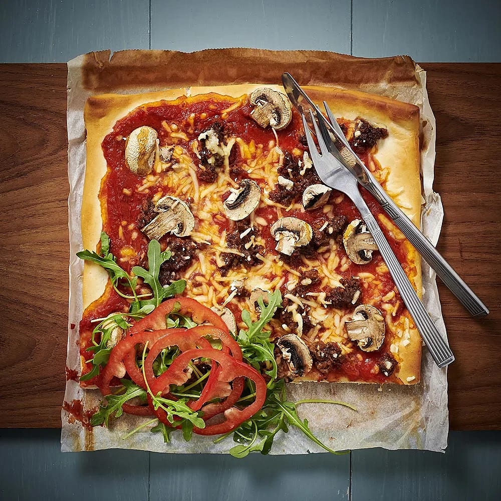 Svamppizza med paprikasallad
