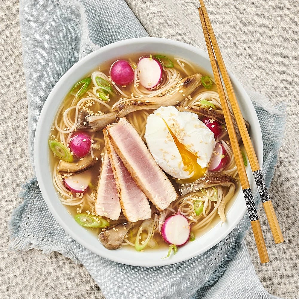 Svampramen med tonfisk och pocherade ägg
