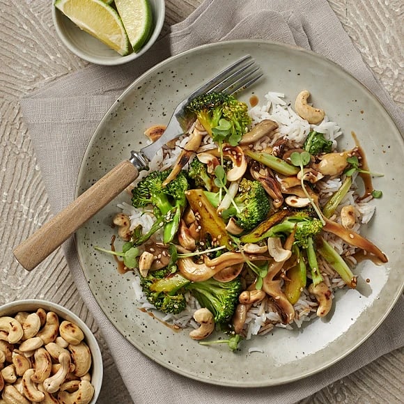 Svampwok med cashewnötter och hoisinsås