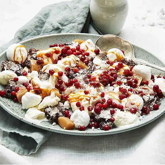 Sviss med kladdkaka, kolasås och ingefärspäron