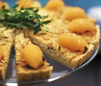 Syrlig lökpaj med sikrom