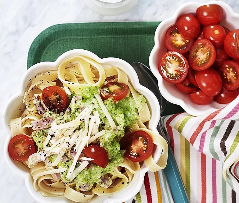 Tagliatelle och broccolisås med skinka