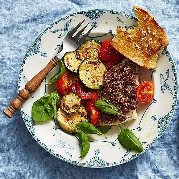 Tapenadetorsk med zucchini