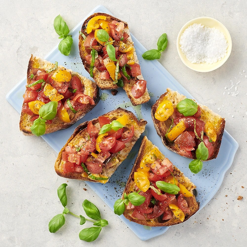 Tomat- och avokadobruschetta med skaldjur och dragoncrème