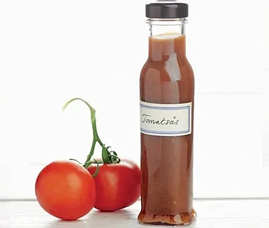 Tomatsås med äpple och lök