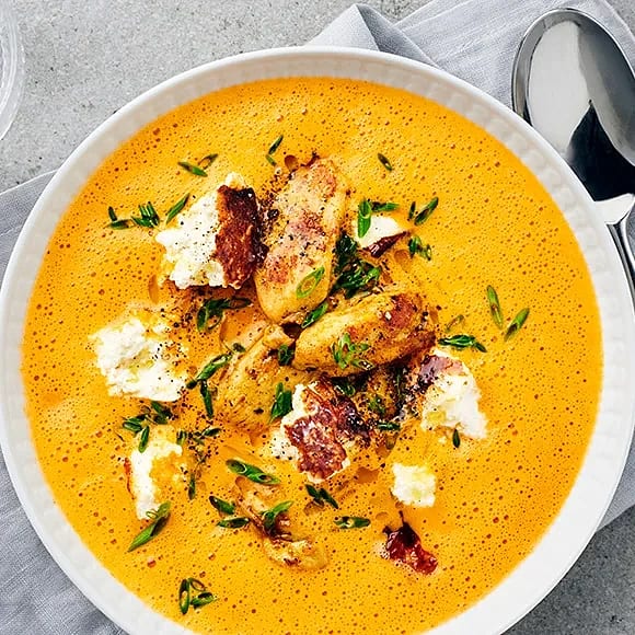 Tomatsoppa med currystekt kyckling och paneer