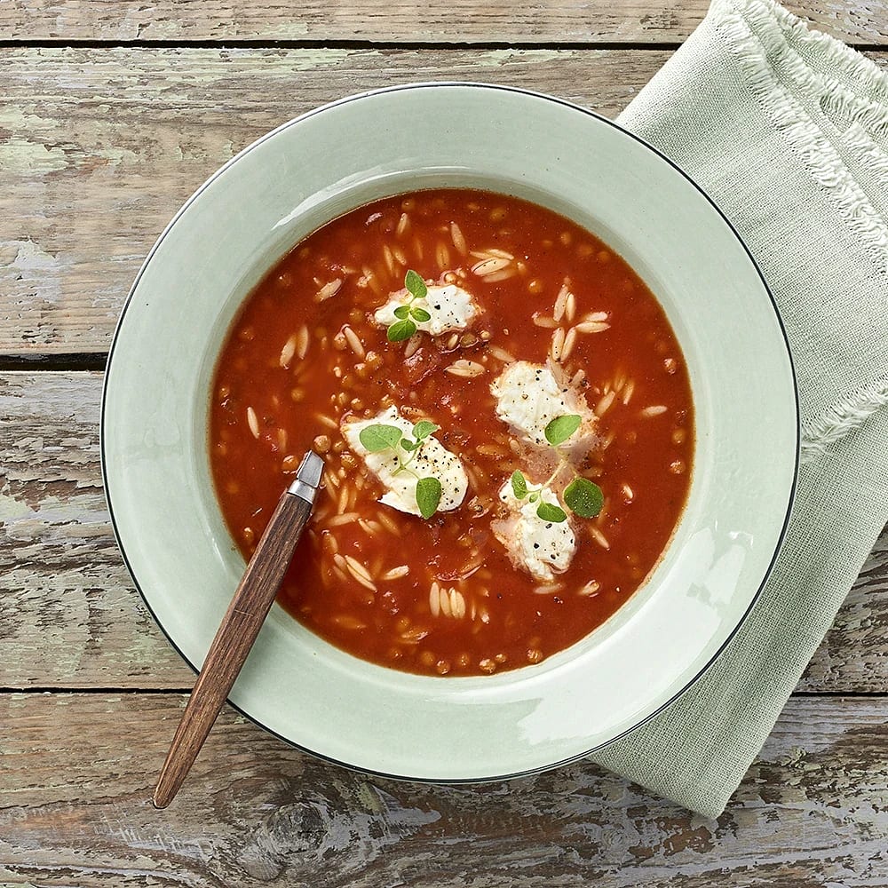 Tomatsoppa med linser och mozzarella