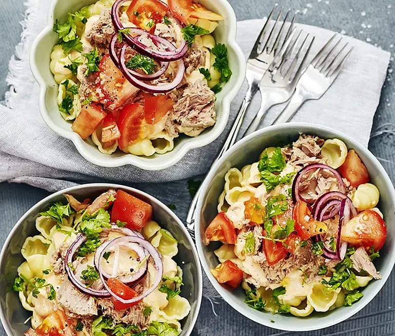 Tonfiskpasta med tomat och majs