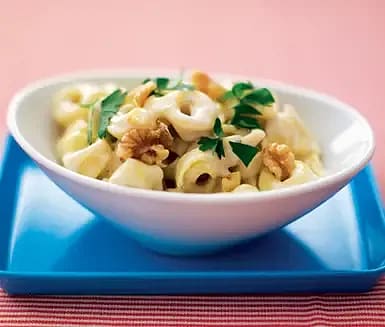 Tortellini med ädelostsås