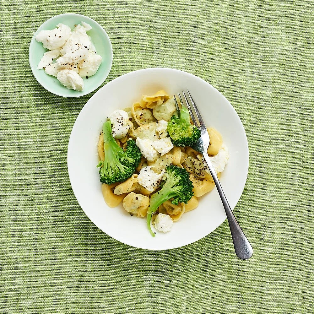 Tortelloni med pesto och mozzarella
