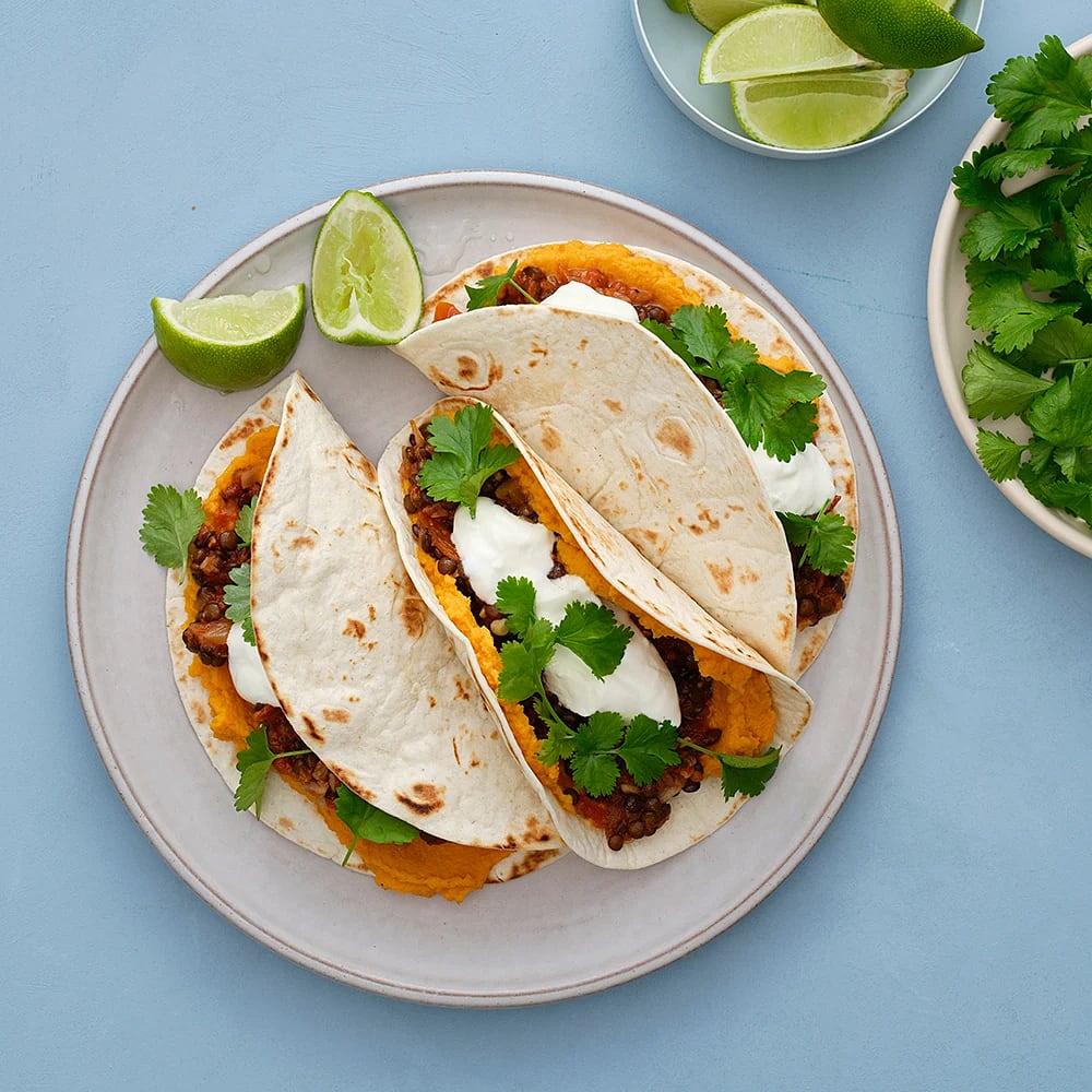Tortillas med linser, morotskräm och gräddfil