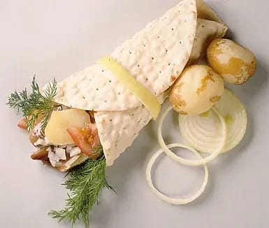 Tunnbrödsrulle med surströmming