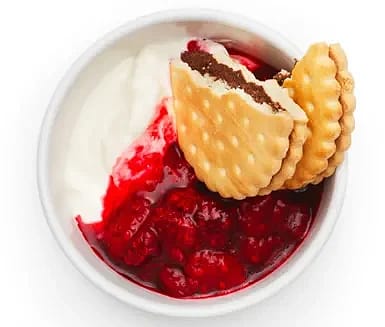 Turkisk yoghurt med hallon och chokladkex