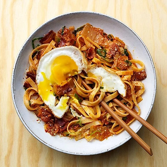 Udonnudlar med kimchi