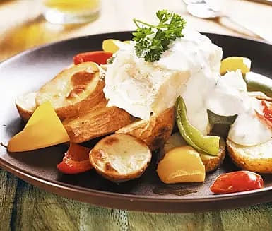 Ugnsbakad fisk med vitlökssås