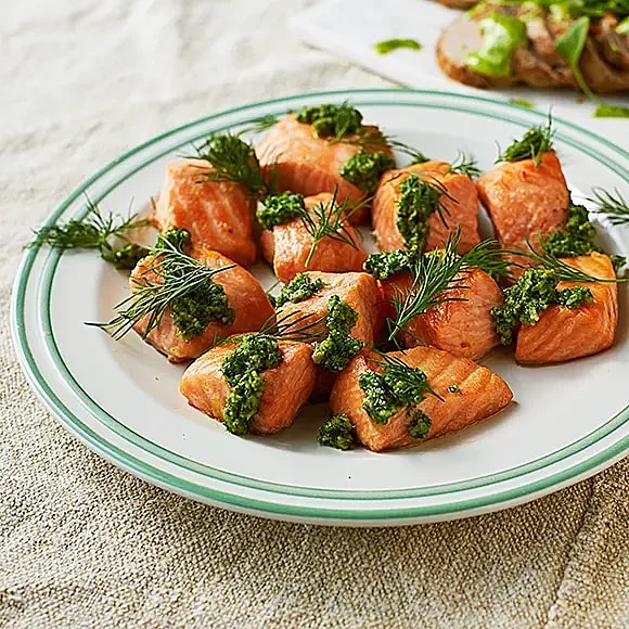 Ugnsbakad lättgravad lax med dillpesto