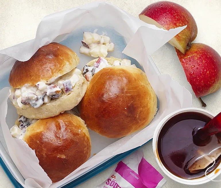 Utflyktssemla med äpple, nötter och vanilj