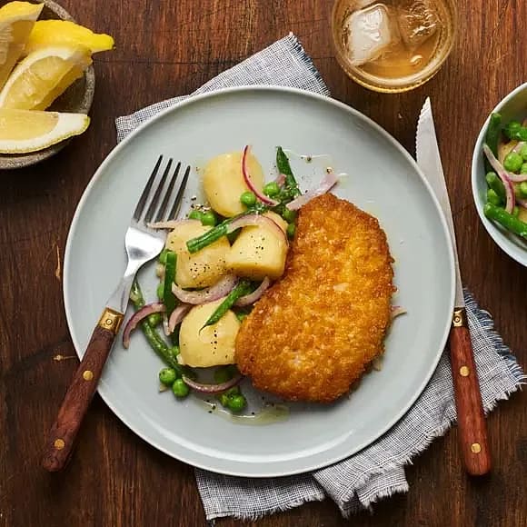 Vego-schnitzel med ljummen potatissallad