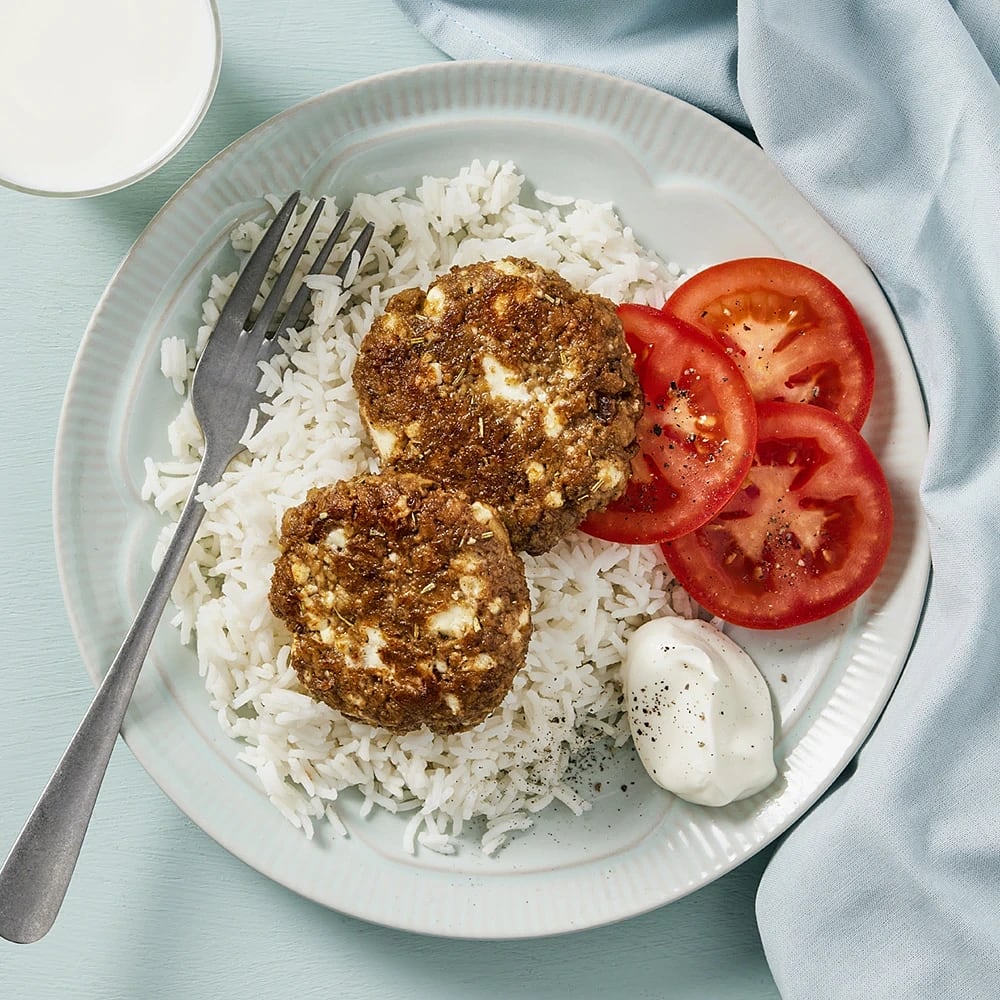 Vegofärsbiffar med vitlöksyoghurt