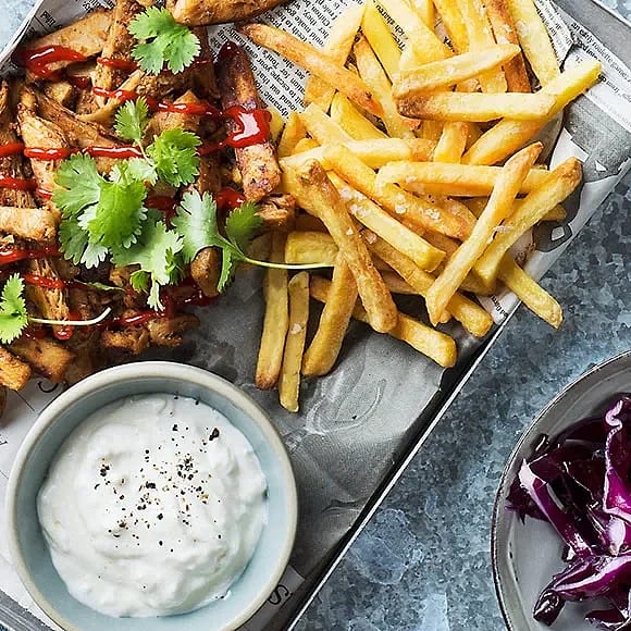 Vegokebab, rödkålskrisp och pommes