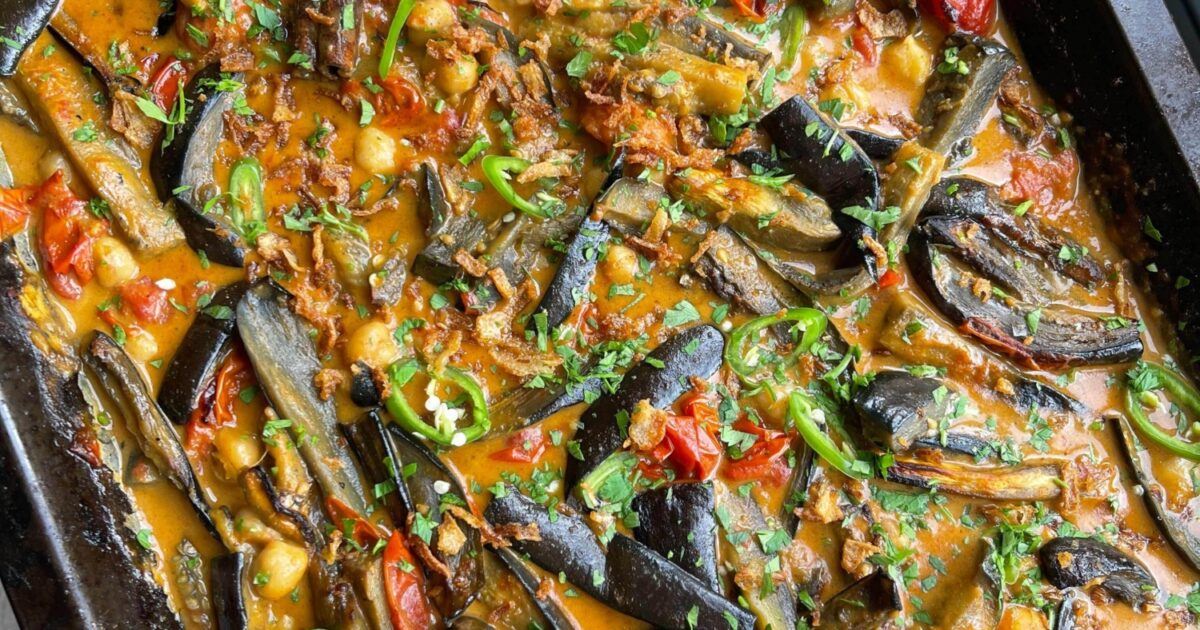 Ugnsrätt med aubergine och tomat i curry