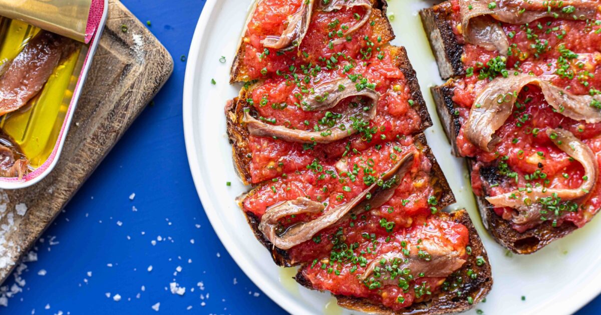 Pan con tomate med ansjovis