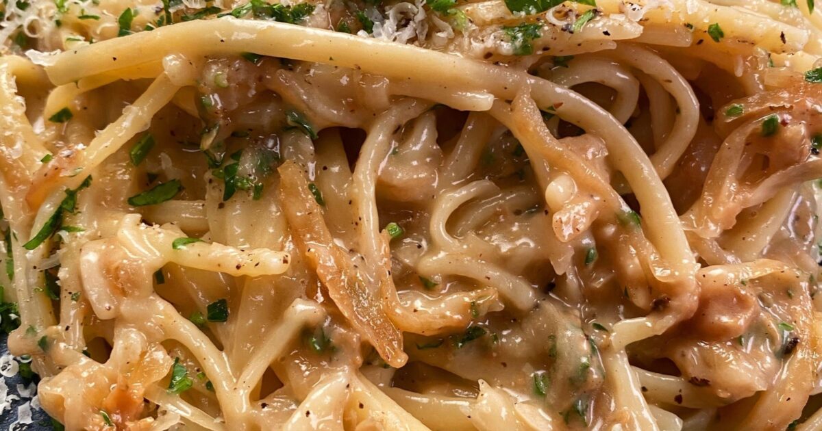 Linguine med karamelliserad lök