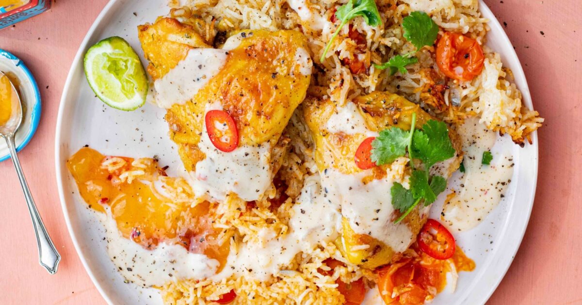 Ugnsbakad currykyckling med ris och mangoyoghurt