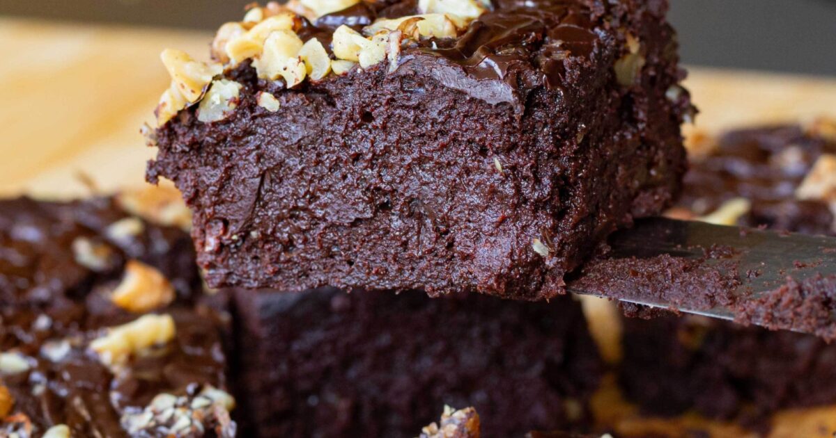 Brownies med valnötter och rödbeta